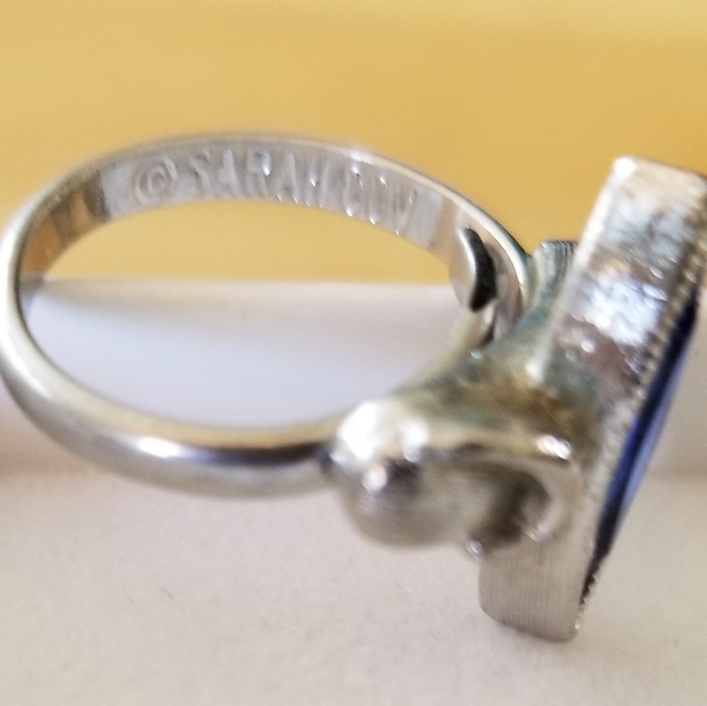 Sarah Coventry "Blue Night" Adjustable Ring With A Blue Rhinestone Marquis - Picture 5 of 5